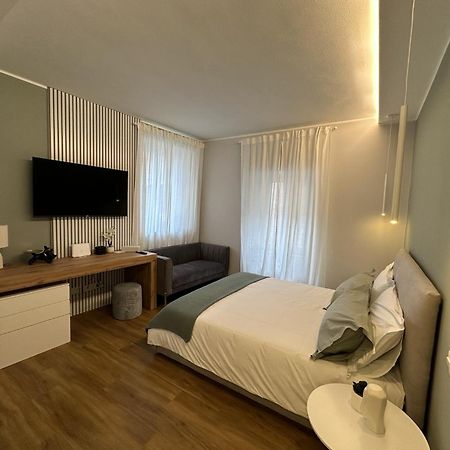 The Captain'S Apartments Sirocco - City Center Leonardo Academy Sesto Calende Esterno foto