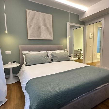 The Captain'S Apartments Sirocco - City Center Leonardo Academy Sesto Calende Esterno foto