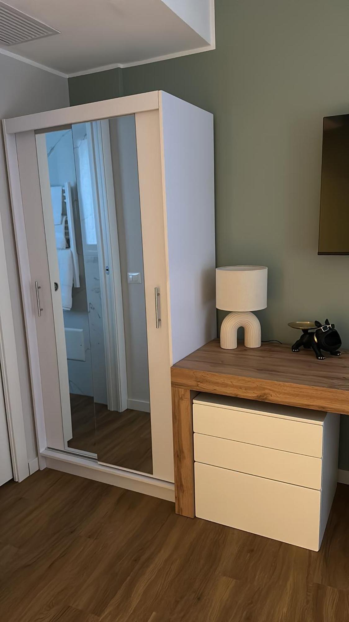 The Captain'S Apartments Sirocco - City Center Leonardo Academy Sesto Calende Esterno foto