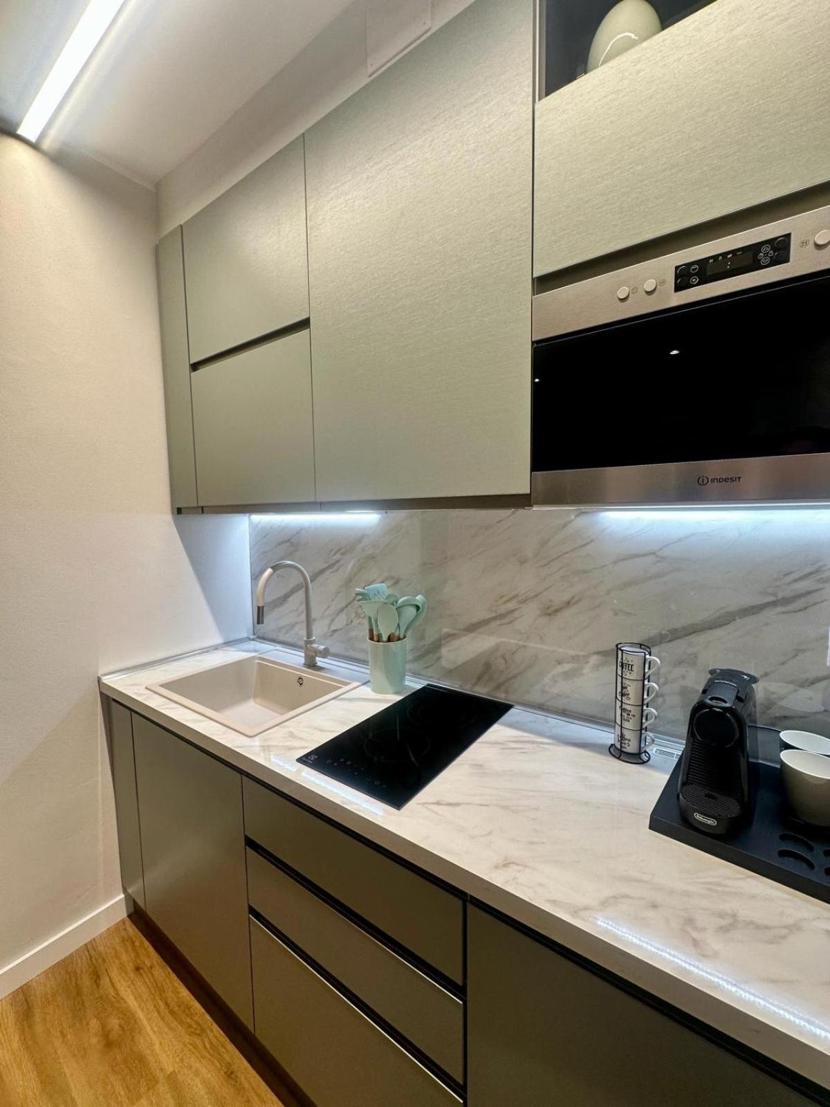 The Captain'S Apartments Sirocco - City Center Leonardo Academy Sesto Calende Esterno foto