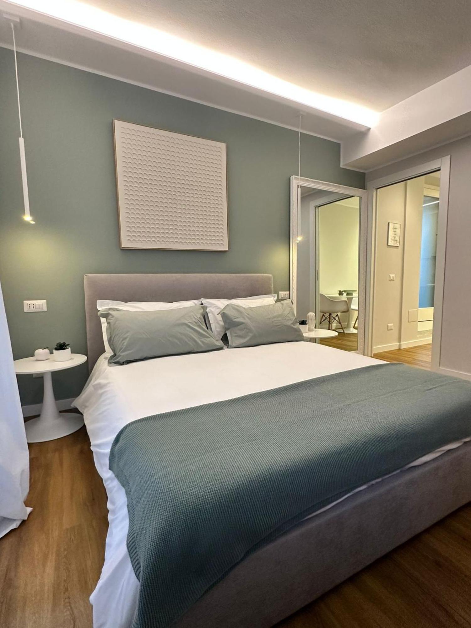 The Captain'S Apartments Sirocco - City Center Leonardo Academy Sesto Calende Esterno foto