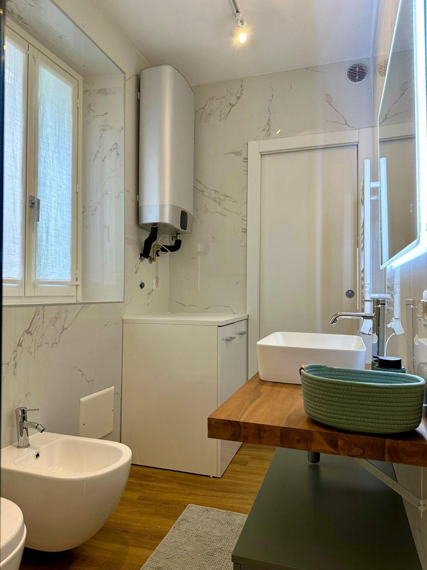 The Captain'S Apartments Sirocco - City Center Leonardo Academy Sesto Calende Esterno foto